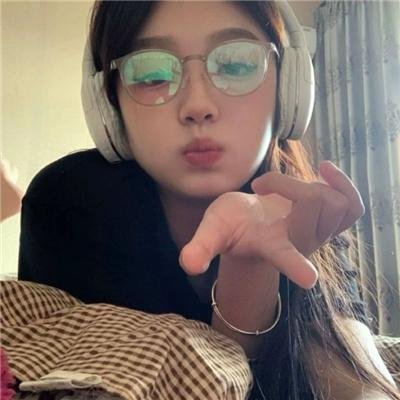 罗娜，阿齐姆的母亲